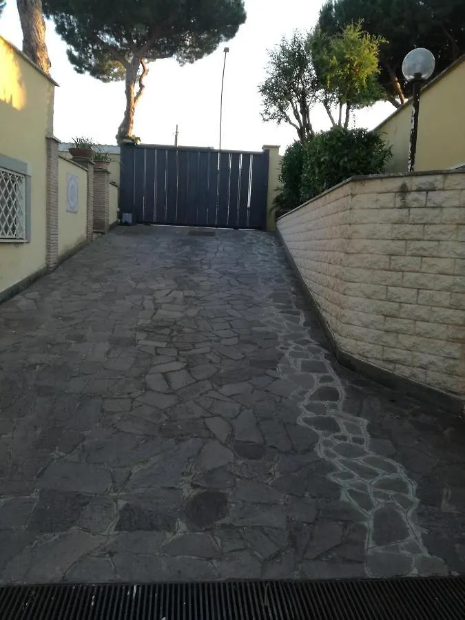 Апартаменты Appartamento Indipendente In Grande Villa Рим