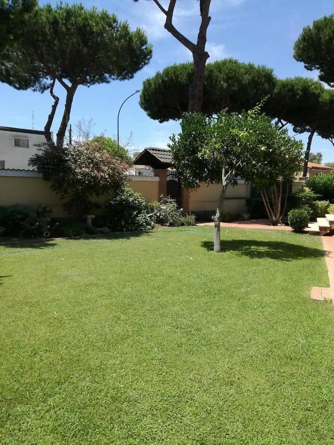 Appartamento Indipendente In Grande Villa Рим