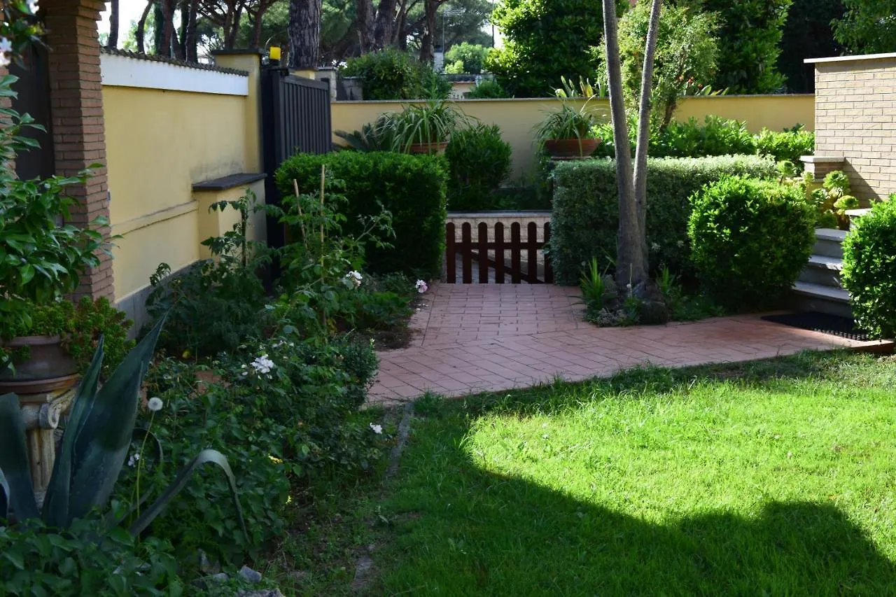 Appartamento Indipendente In Grande Villa Рим Италия
