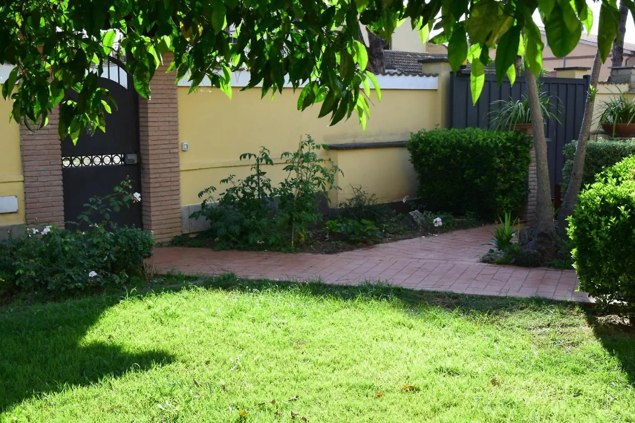 Appartamento Indipendente In Grande Villa Рим 0*,  Италия